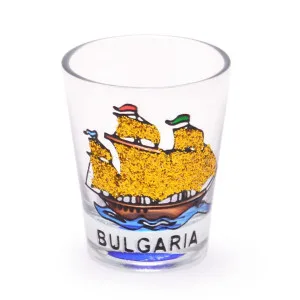 Сувенирна стъклена чаша - шот, декорирана с кораб. Височина - 5.8 см.