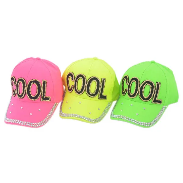 Спортна шапка с надпис COOL 2